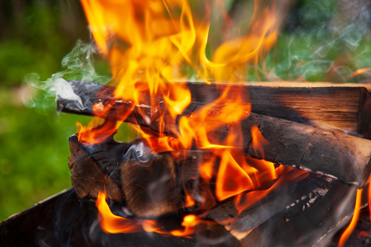 bål Sund fornuft omkring bål, grill og åben ild